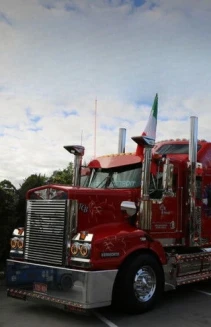 Watch Rides Down Under: Aussie Truckers online